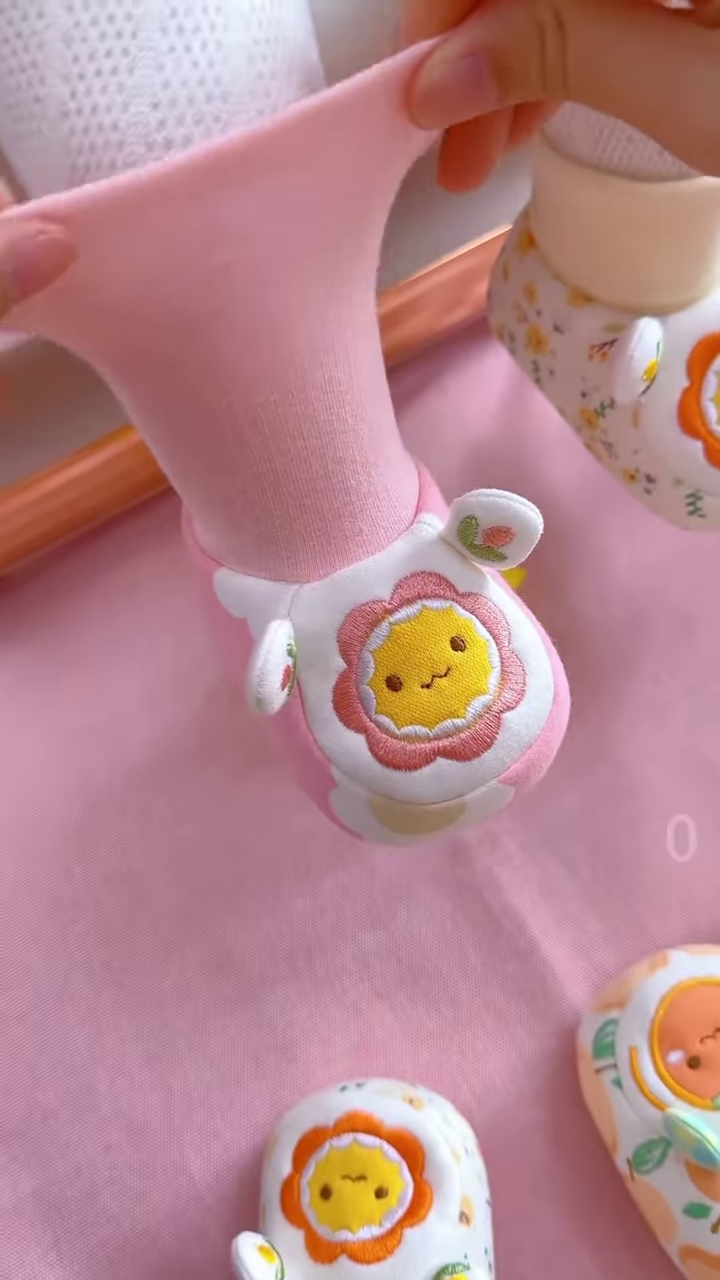 Flower-Faced Plush Toys 🌸🧸 With Embroidered Details & Dress-Up Appeal – Multi-Color Variants - Image 4