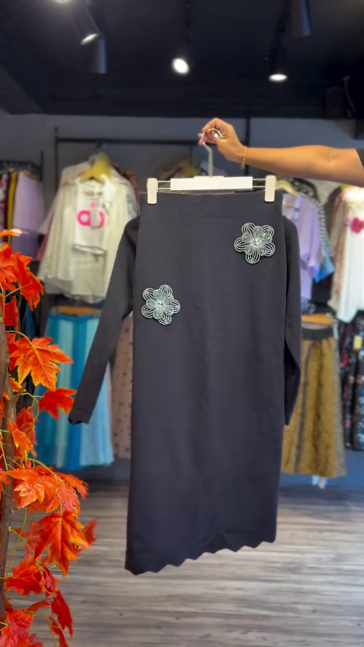 Scallop Bloom Dress in Midnight Black - Image 2