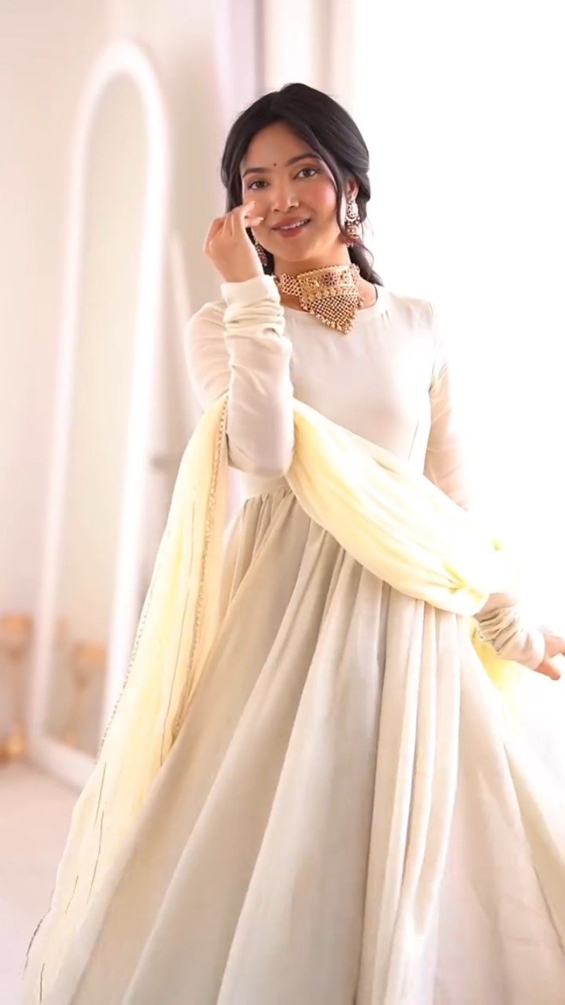 Ethereal Cream & Gold Anarkali Ensemble with Delicate Dupatta – Available in Cream & Soft Peach