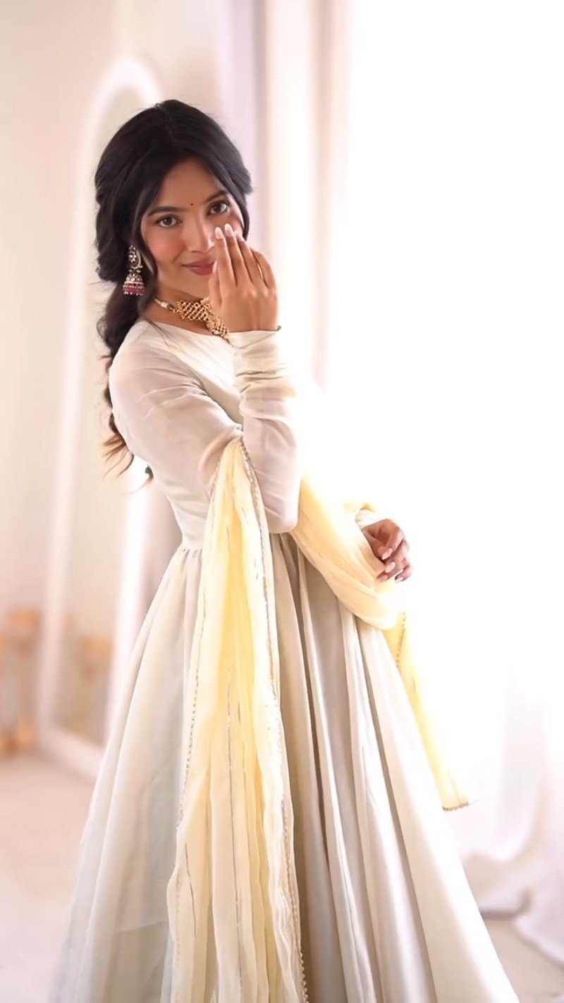 Ethereal Cream & Gold Anarkali Ensemble with Delicate Dupatta – Available in Cream & Soft Peach - Image 2