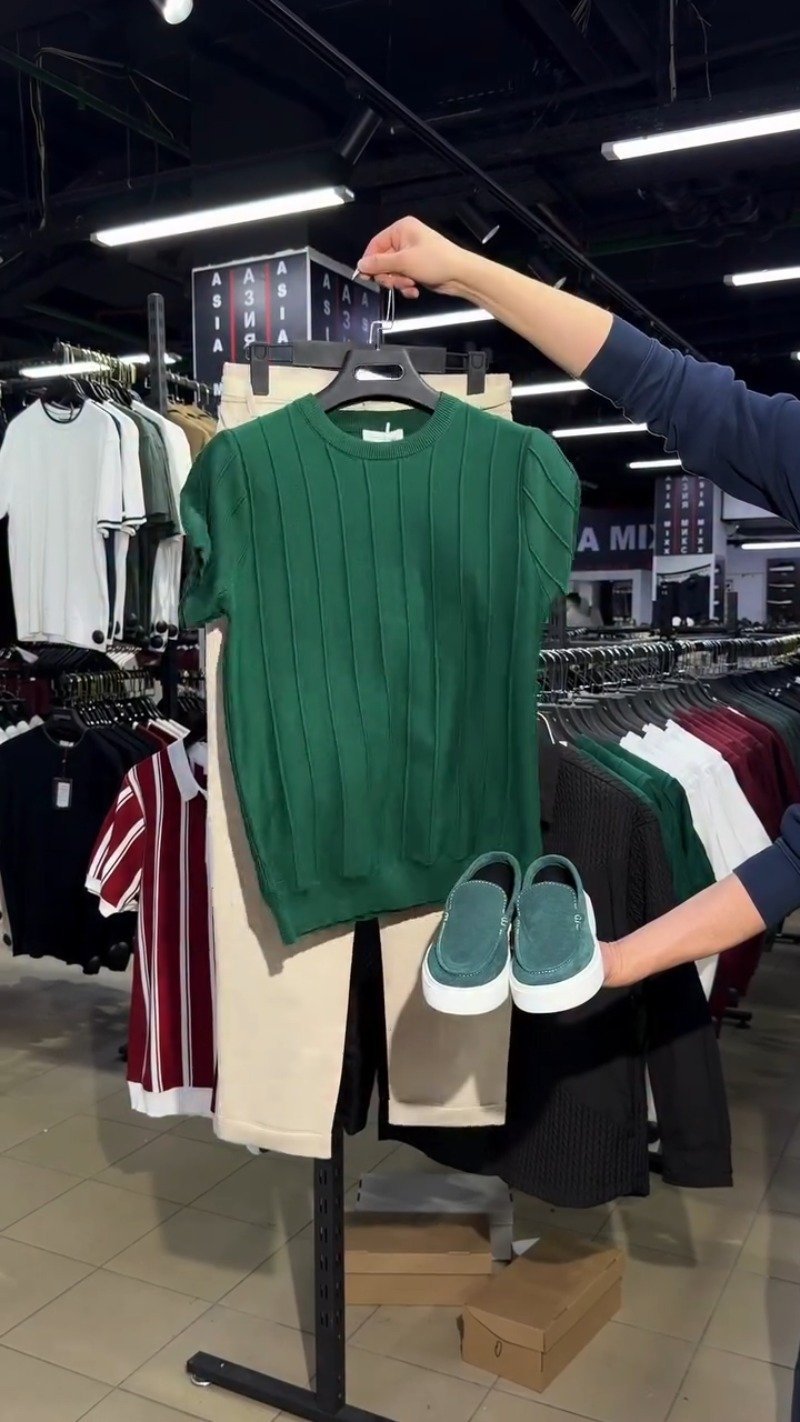 Contemporary Minimalist Knit Top & Trouser Ensemble โ Available in Forest Green & Cream - Image 2