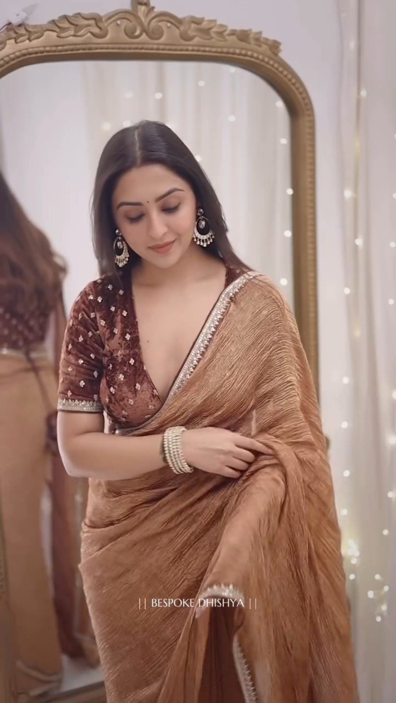 Metallic Copper Shimmer Saree with Velvet Embellished Blouse - Image 4