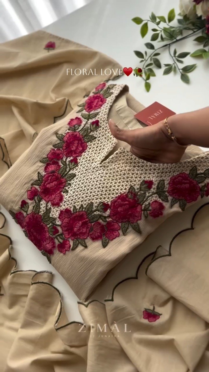 Beige Floral Embroidered Crochet Kurta Set with Scalloped Dupatta - Image 2
