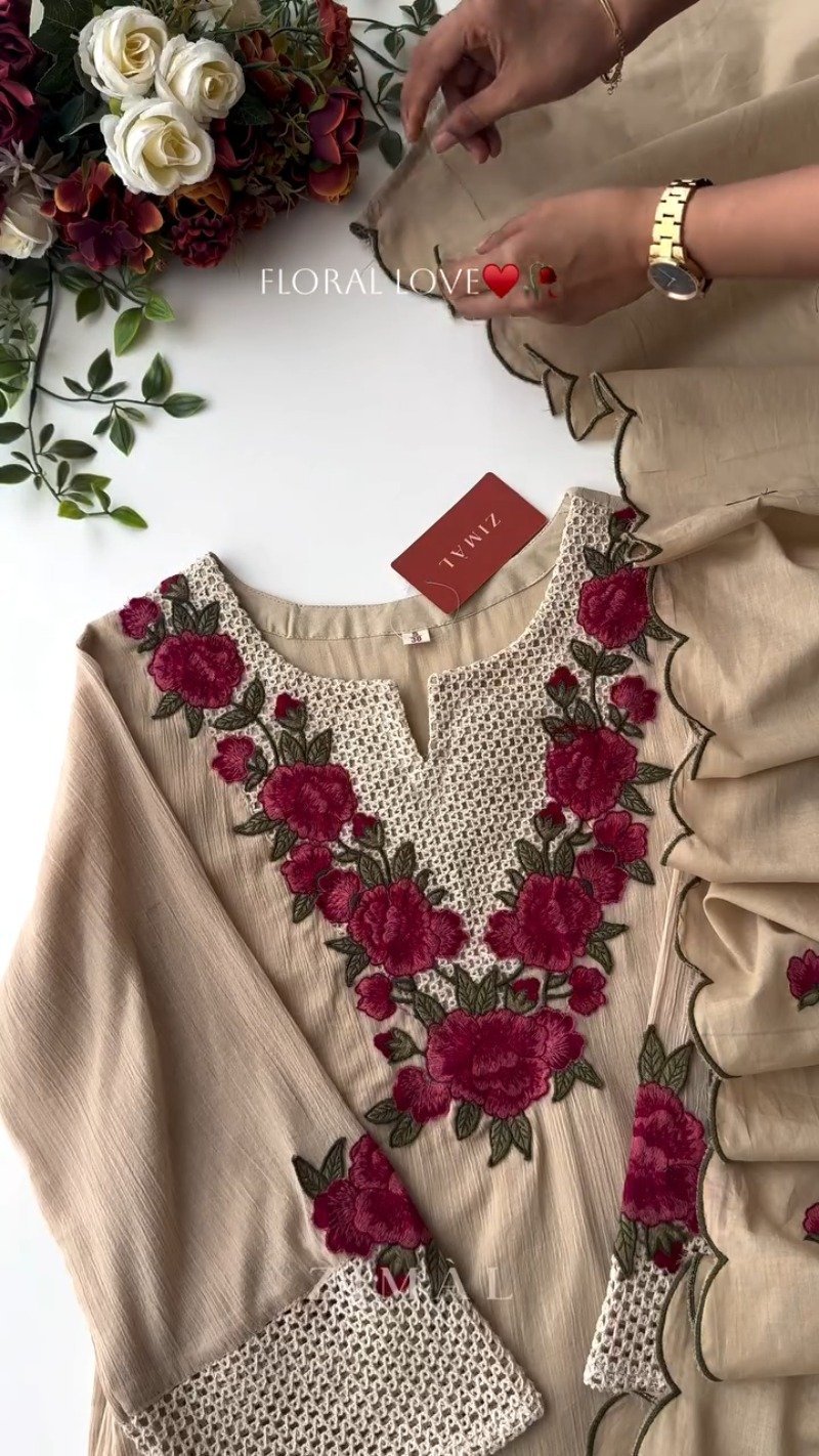 Beige Floral Embroidered Crochet Kurta Set with Scalloped Dupatta - Image 4