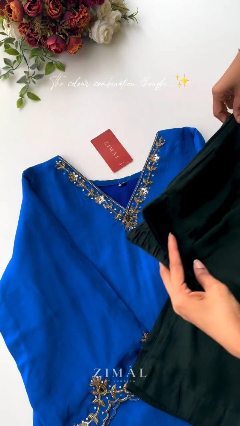 Royal Blue Embellished Kurta Ensemble with Contrast Stole โ Available in Royal Blue & Forest Green - Image 2