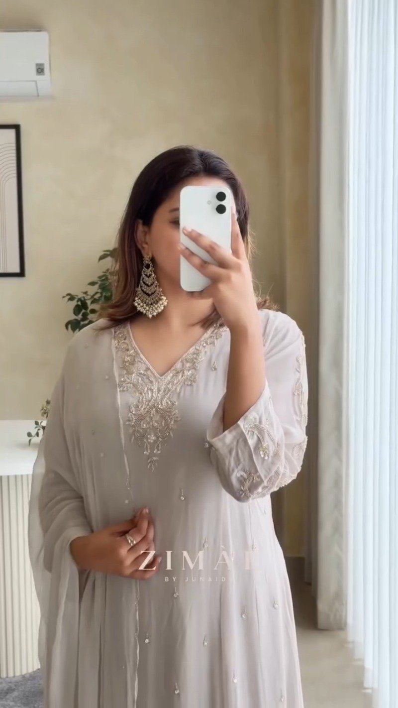 Ethereal Ivory Embroidered Chiffon Kurta Set with Scalloped Dupatta - Image 2