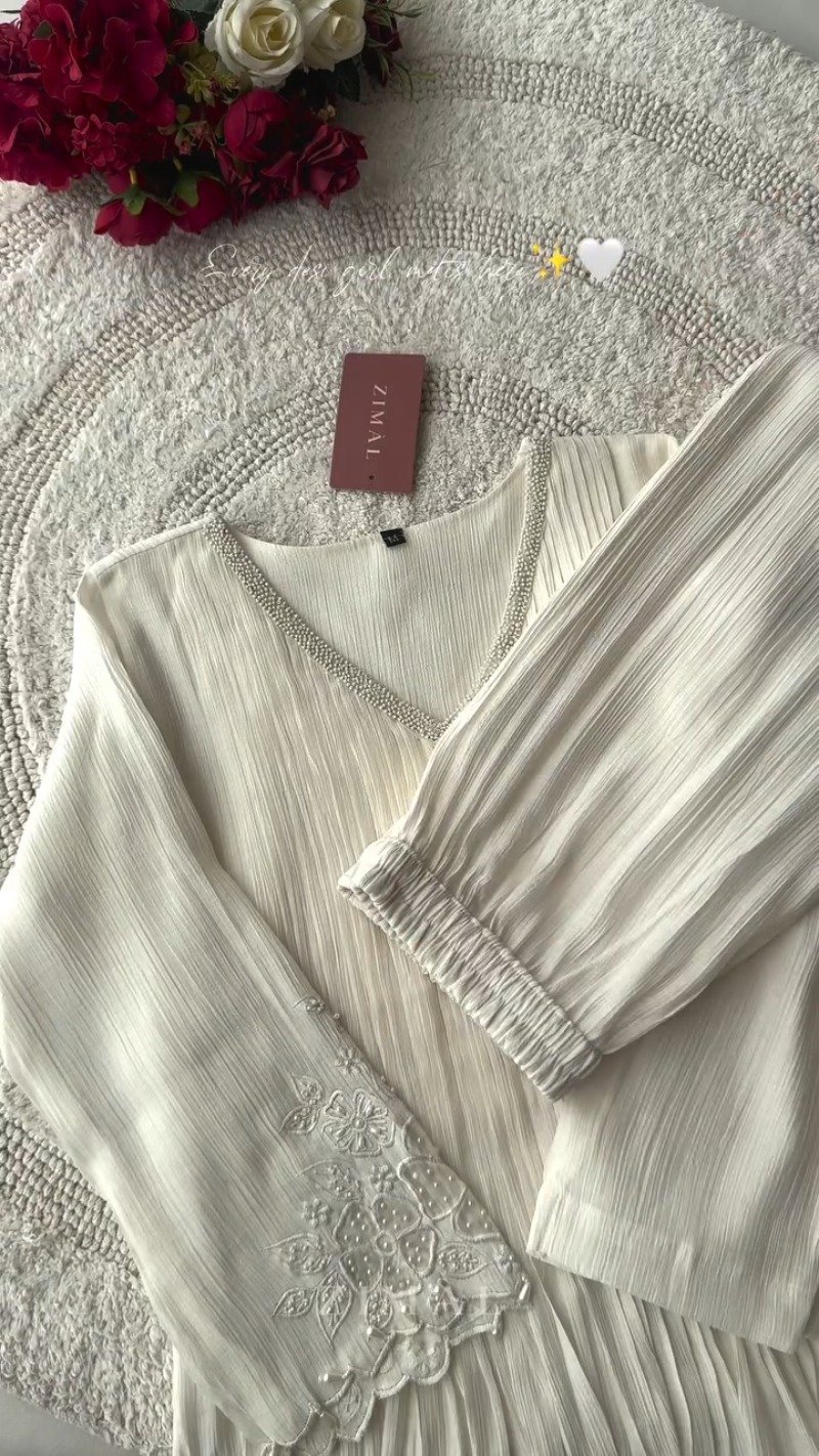 Ethereal Pearl-Embellished Ivory Pleated Co-Ord Set - Image 4