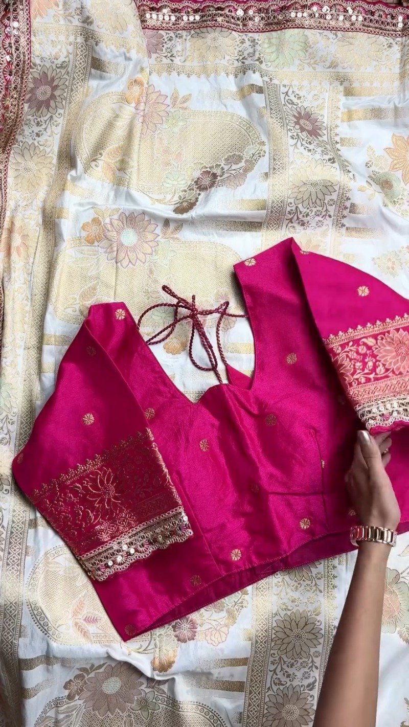 Exquisite Brocade-Embellished Saree and Blouse Set β Available in Cream & Magenta