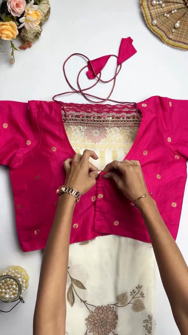 Exquisite Brocade-Embellished Saree and Blouse Set β Available in Cream & Magenta - Image 2