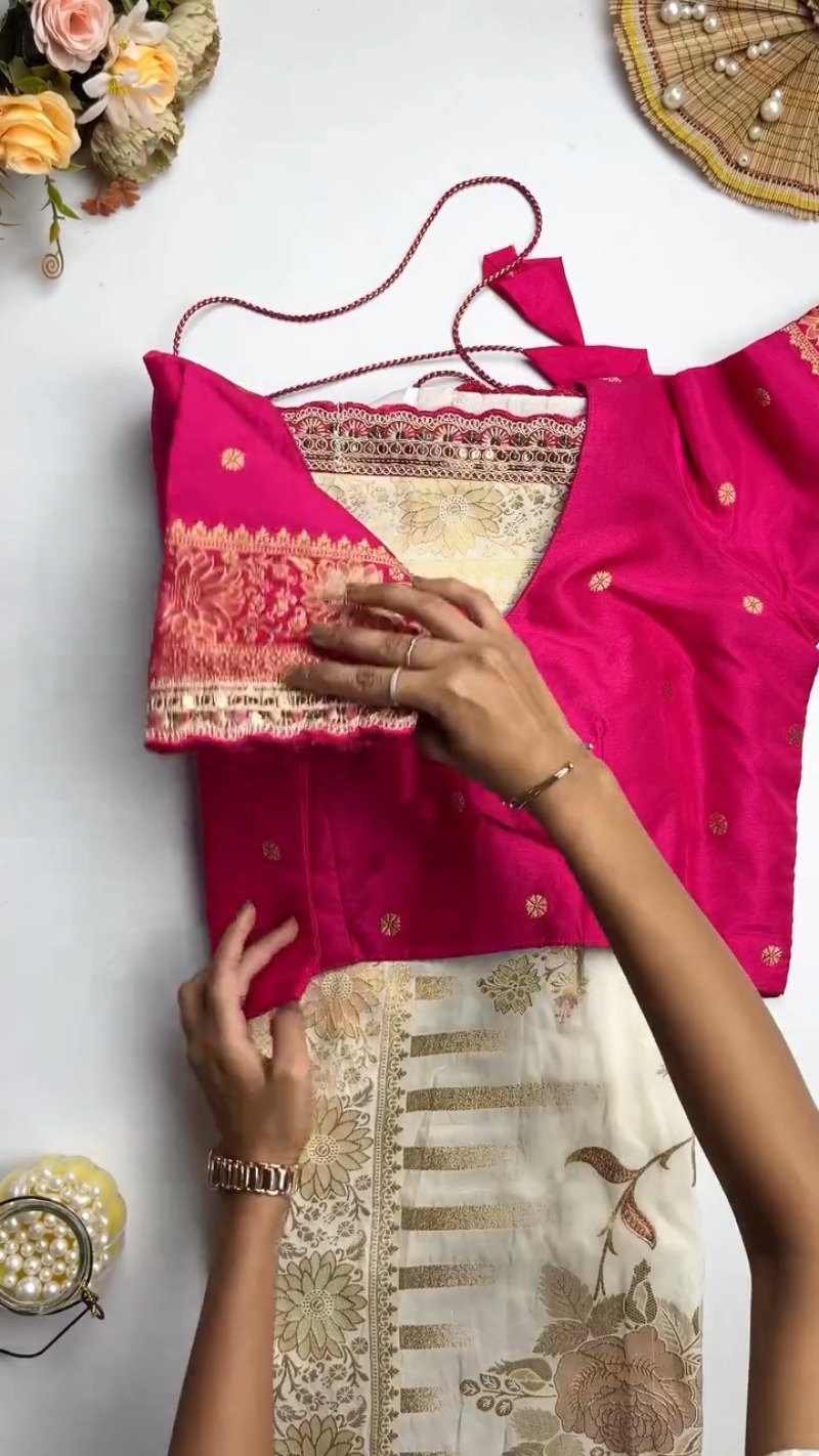 Exquisite Brocade-Embellished Saree and Blouse Set β Available in Cream & Magenta - Image 3
