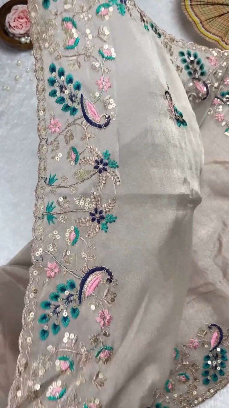 Morpankh Morni Embroidered Tissue Silk Saree Set – Grey Sophistication - Image 4