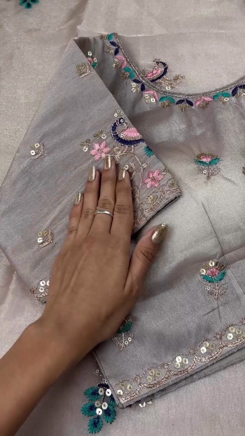 Morpankh Morni Embroidered Tissue Silk Saree Set – Grey Sophistication - Image 7