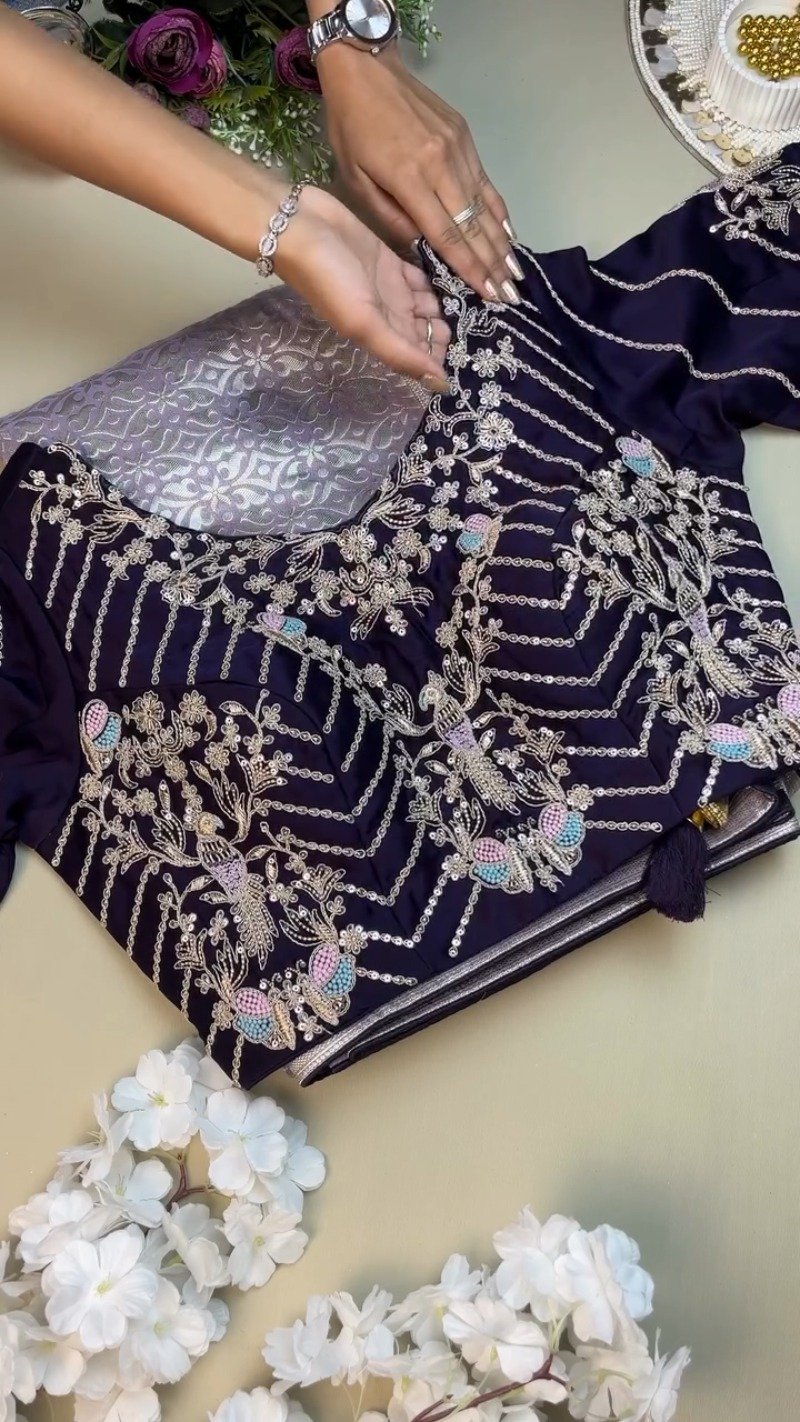 Opulent Lilac & Midnight Blue Handcrafted Silk Saree Set โ Available in Lilac & Midnight Blue - Image 2