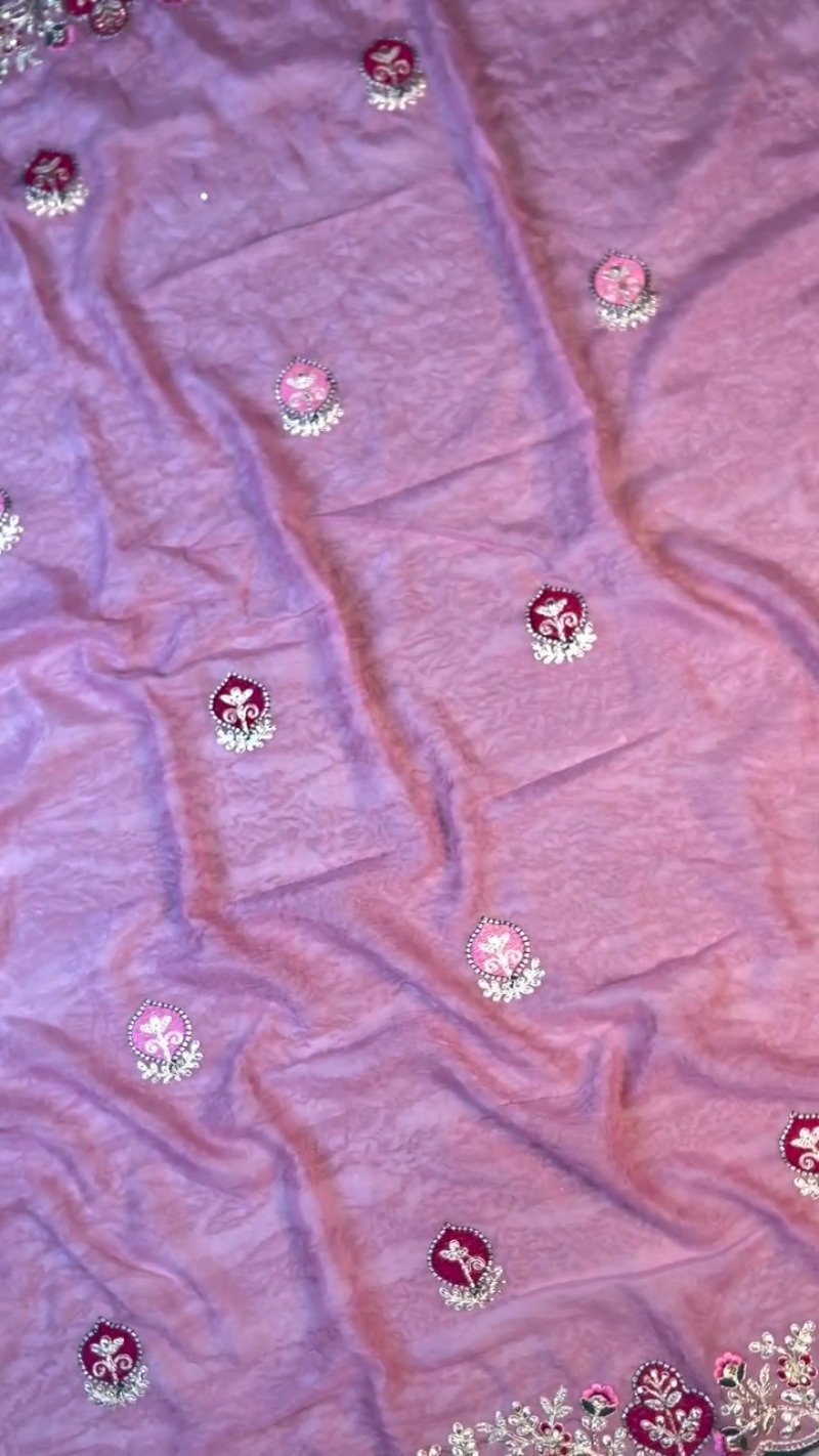 Enchanting Mauve Rose Embroidered Saree Set with Contrast Deep Emerald Blouse - Image 4