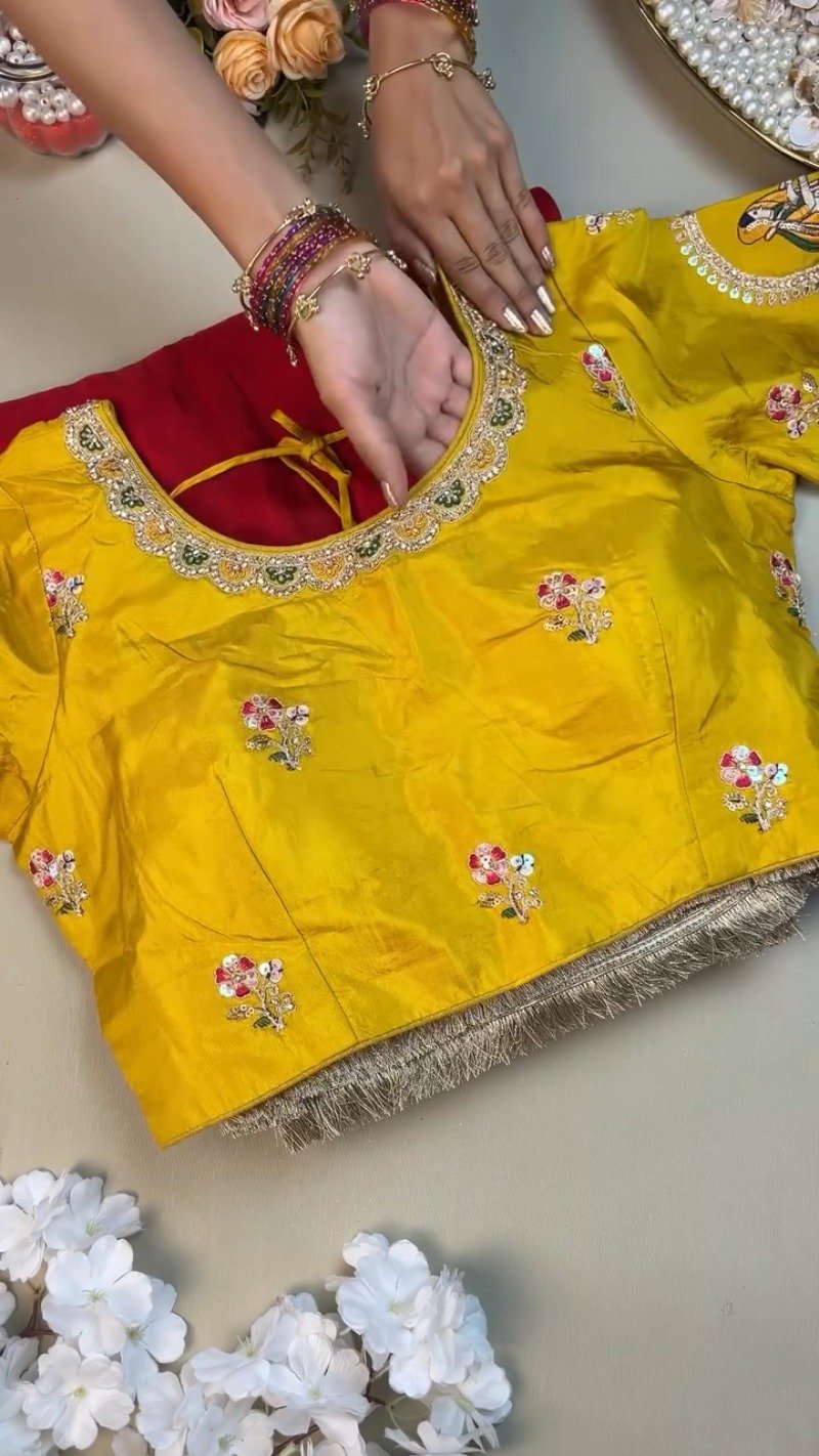 Krishna Motif Embellished Raw Silk Saree Ensemble β Available in Yellow & Red - Image 2