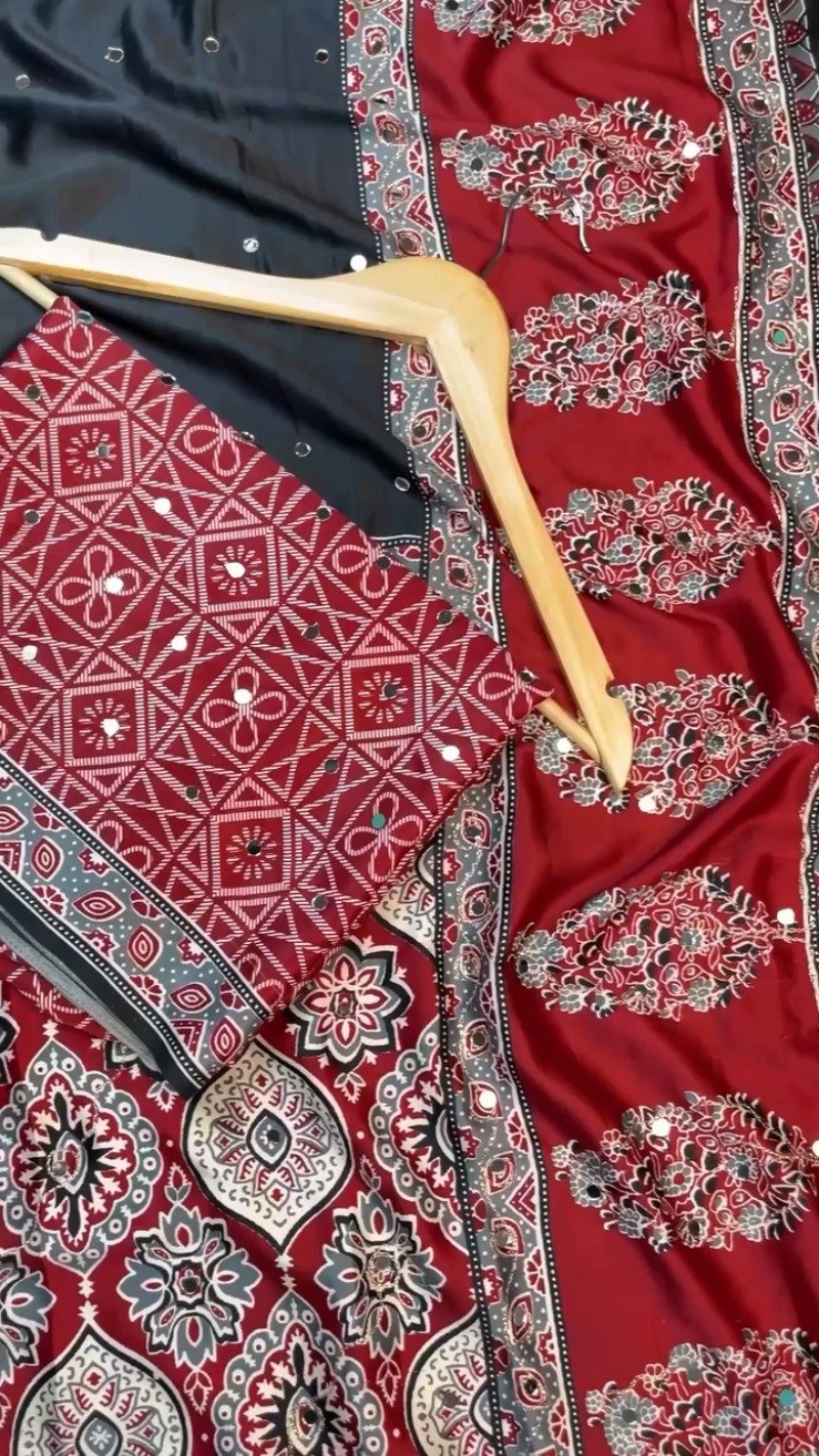 Regal Mirror-Work Ethnic Ensemble in Crimson & Ebony โ Available in Dual-Tone Prints - Image 3