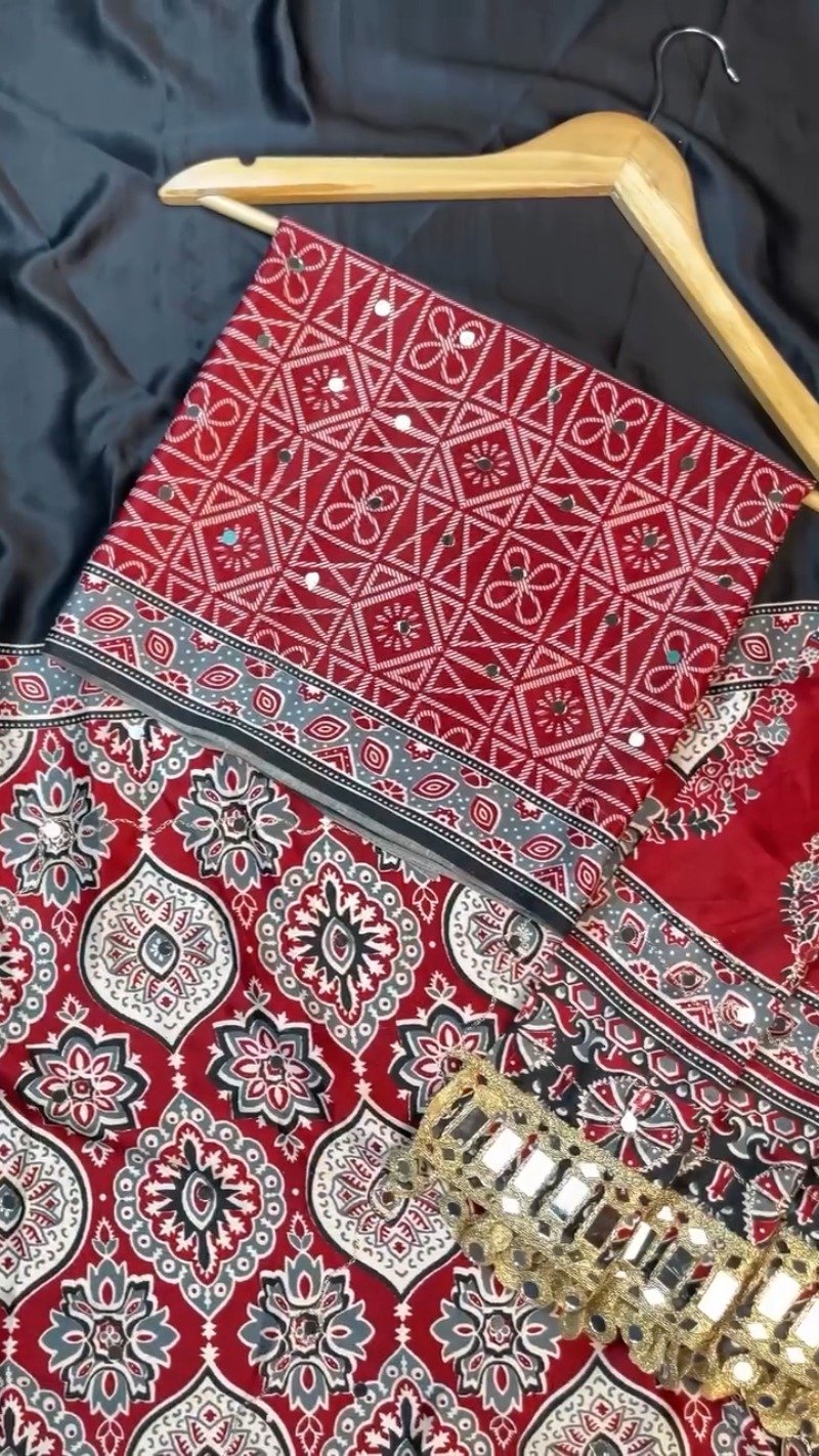 Regal Mirror-Work Ethnic Ensemble in Crimson & Ebony โ Available in Dual-Tone Prints - Image 4