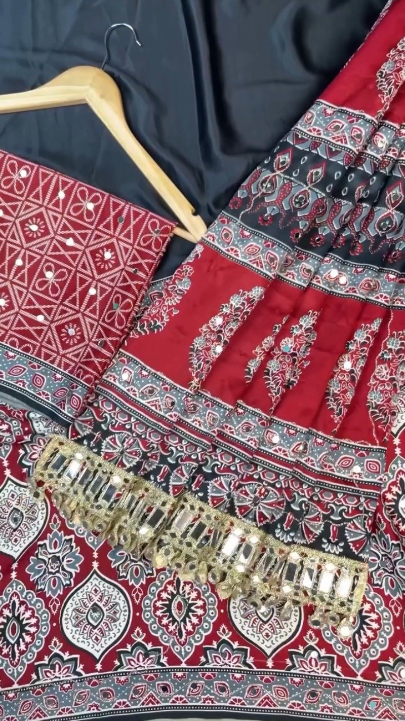Regal Mirror-Work Ethnic Ensemble in Crimson & Ebony โ Available in Dual-Tone Prints - Image 5
