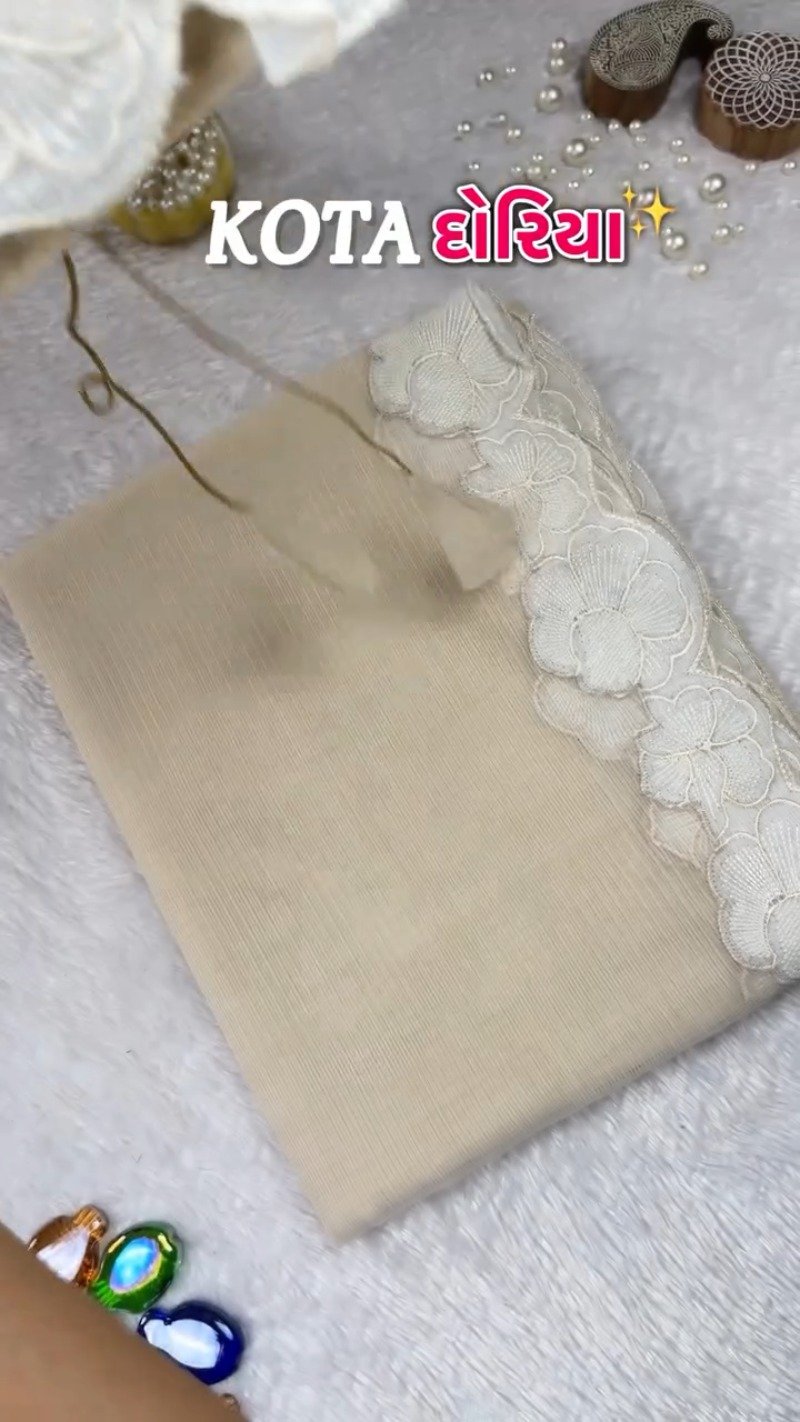 Ethereal Ivory Scalloped Kota Doria Ethnic Set with Floral Embroidery - Image 2
